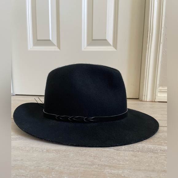 Urban Outfitters- Ecoté Black Suede Hat - Picture 4 of 4